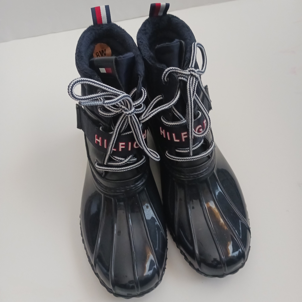 Tommy Hilfiger Women Size  8 Navy  Color Boots